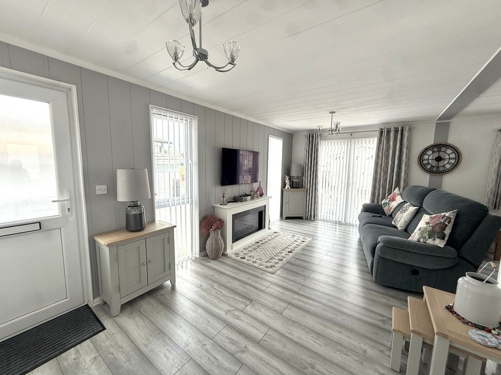 Rose Crescent Pavenham